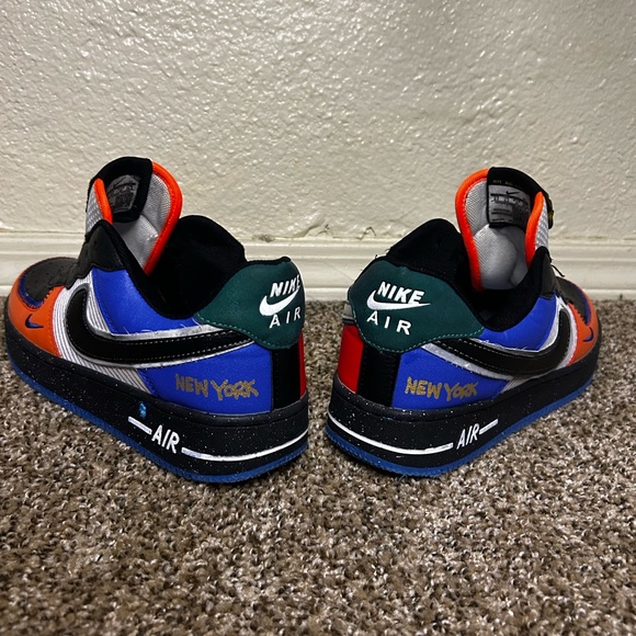 Nike Air Force 1 LowTops NYC Parks men’s size 9.5 Current average price $383 - Picture 6 of 12